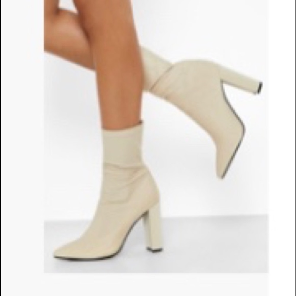Pointed Toe Stretch Sock Boot